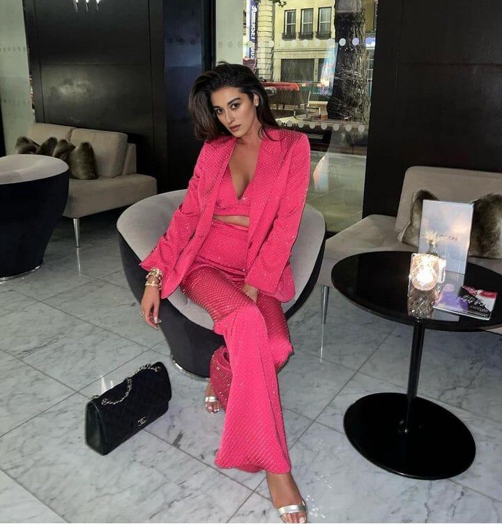 COMPLETO CON GIACCA DI PAILLETTES IN ROSA IPER