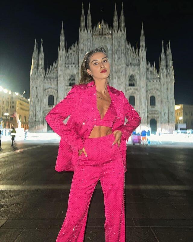 COMPLETO CON GIACCA DI PAILLETTES IN ROSA IPER