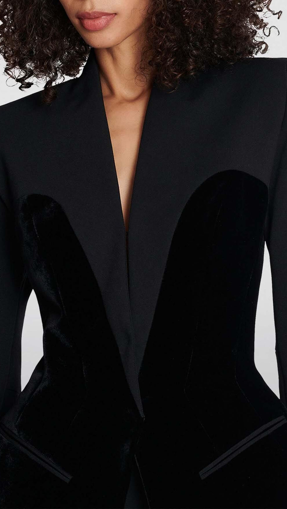 V NECK TWO POCKETS BLAZER IN BLACK