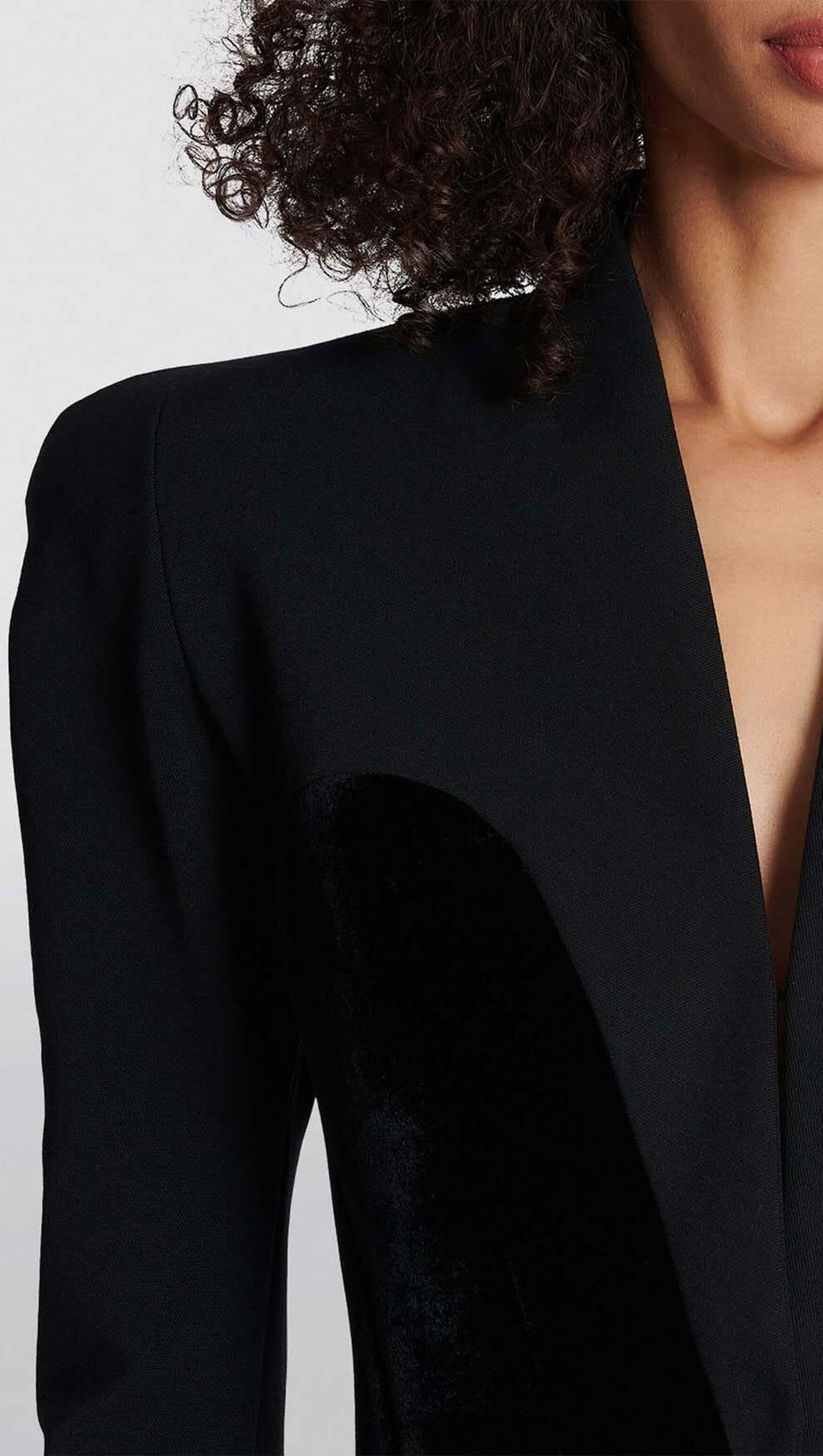 V NECK TWO POCKETS BLAZER IN BLACK