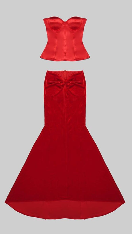 ABITO DUE PEZZI CON CORSETTO SENZA SPALLINE IN ROSSO