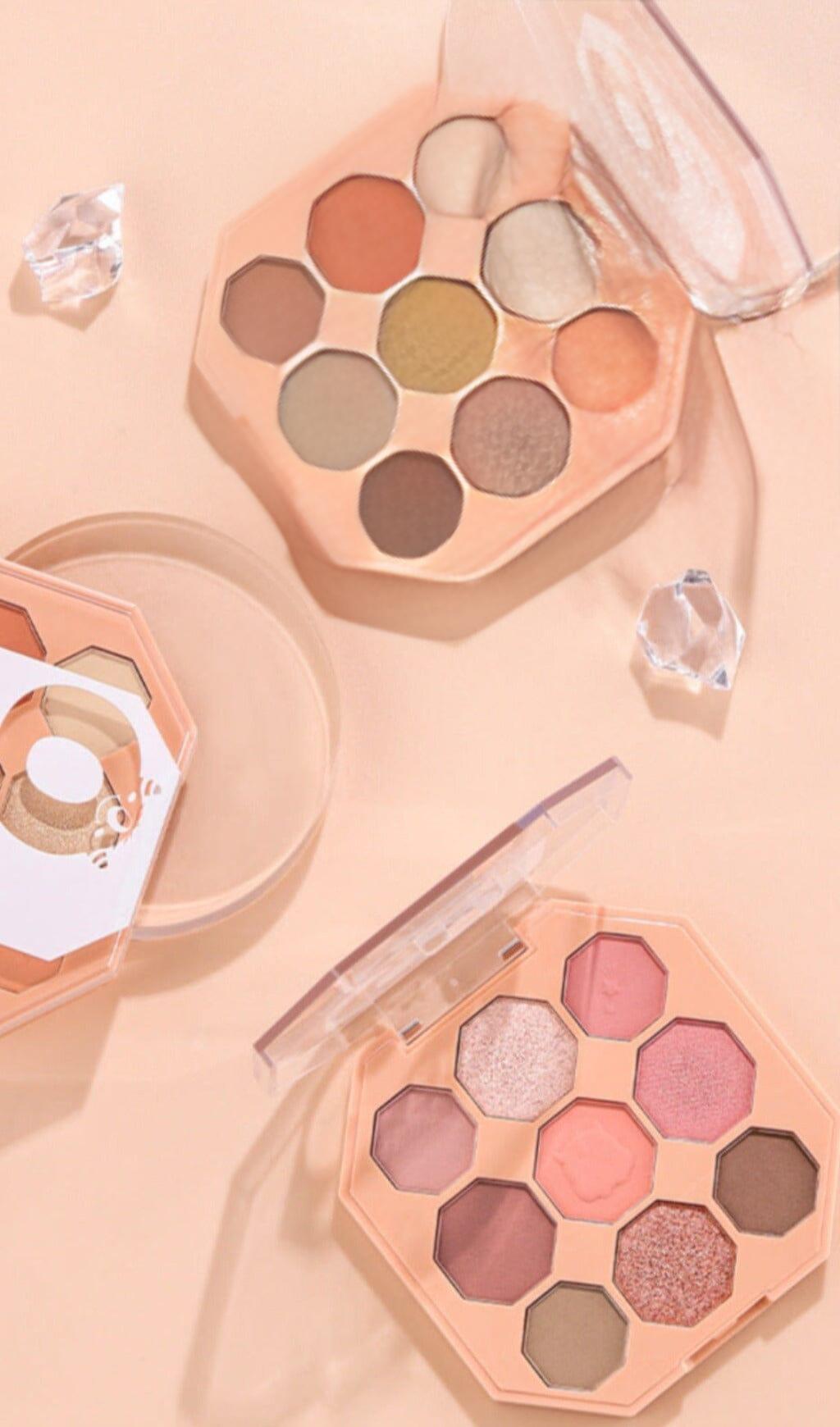 Mattierter Lidschatten mit Perlglanz und Glitzer-Pailletten