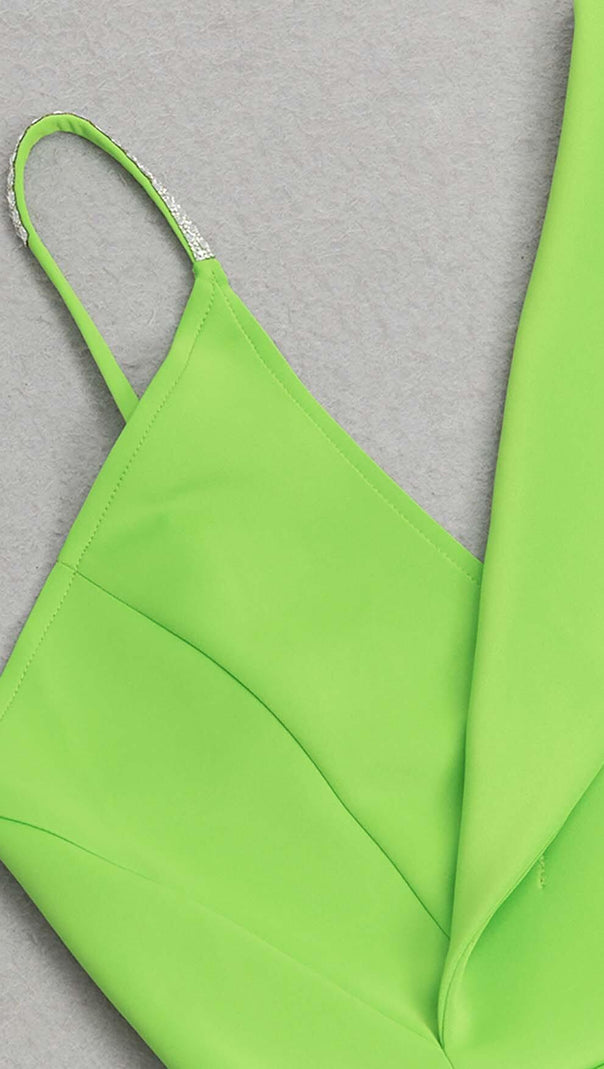 ABITO MIDI CON SPALLE ASIMMETRICHE IN VERDE