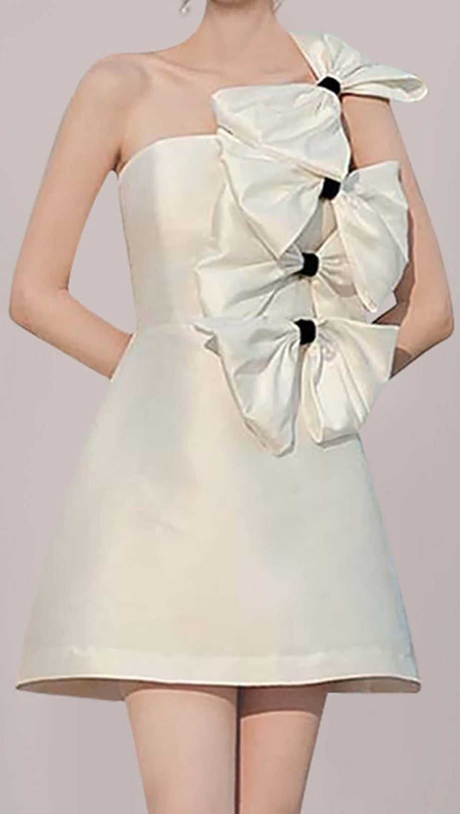 Ärmelloses Midikleid mit Schleifen in Weiß
