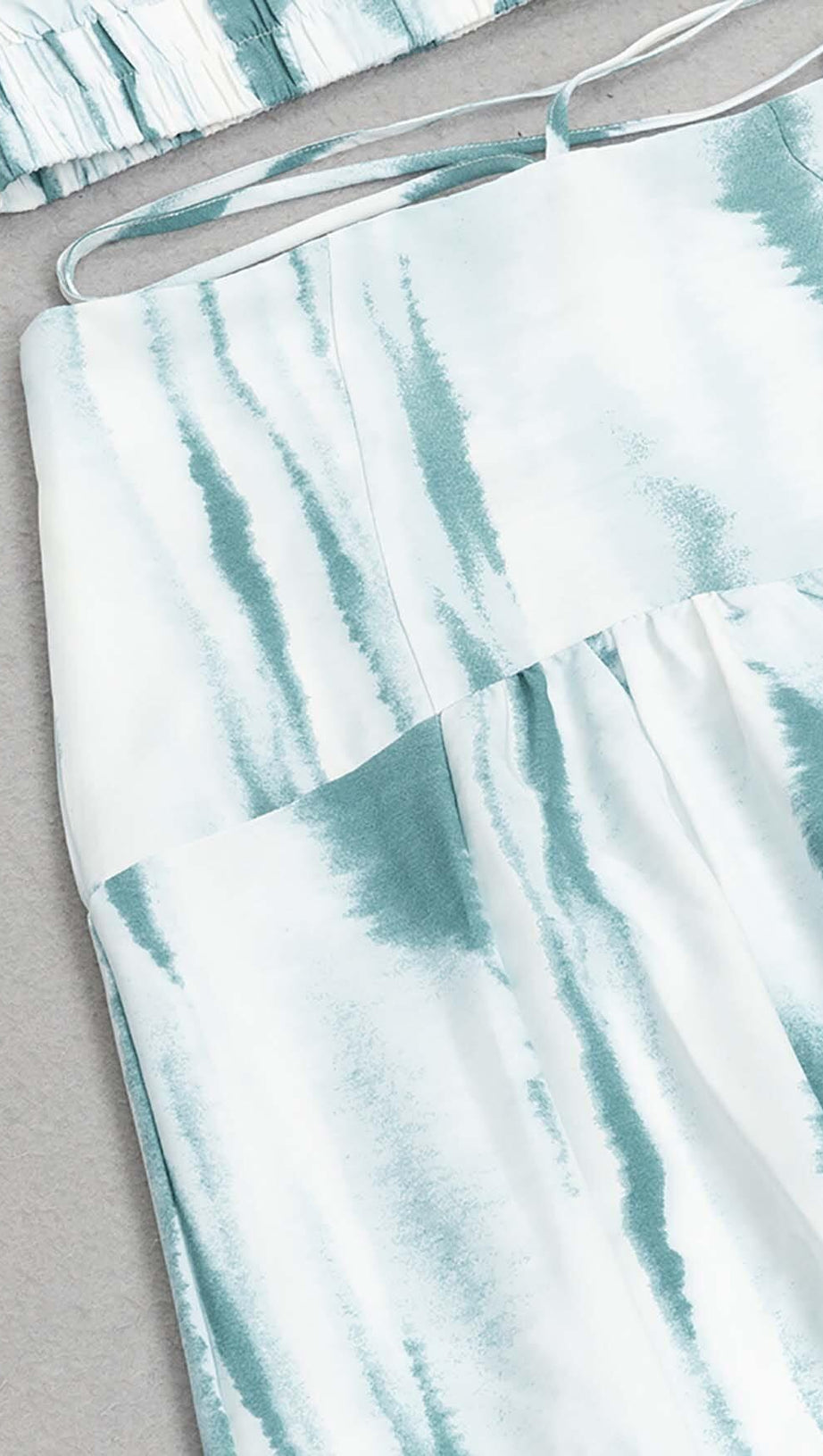 Neckholder-Maxikleid ohne Ärmel in mehreren Farben