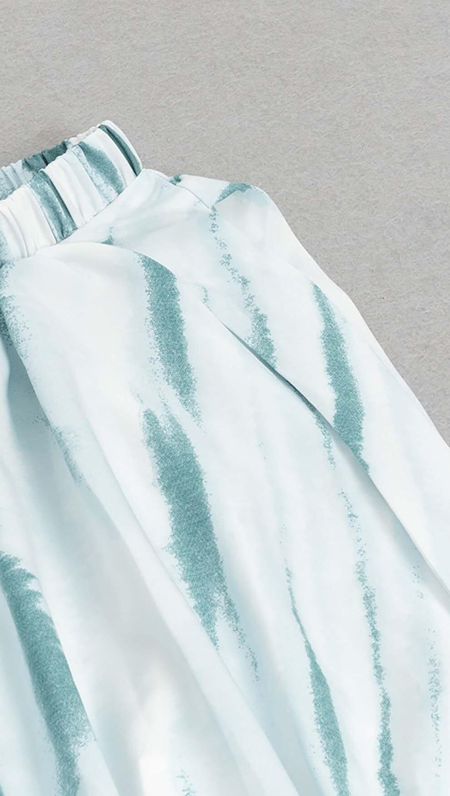 Neckholder-Maxikleid ohne Ärmel in mehreren Farben