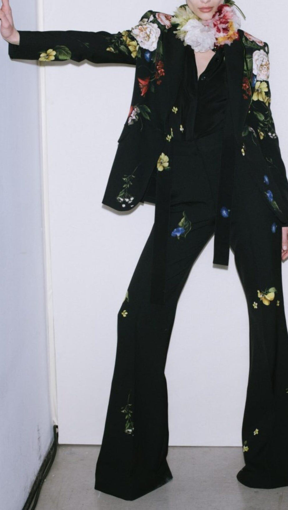 PRINTED BUTTON JACKET SUIT IN BLACK