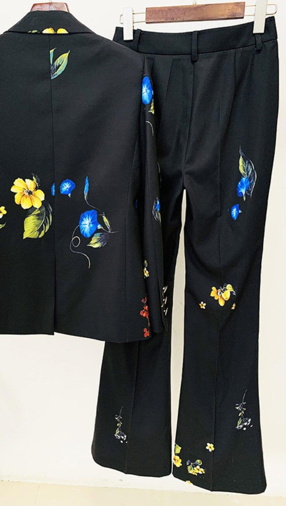 PRINTED BUTTON JACKET SUIT IN BLACK