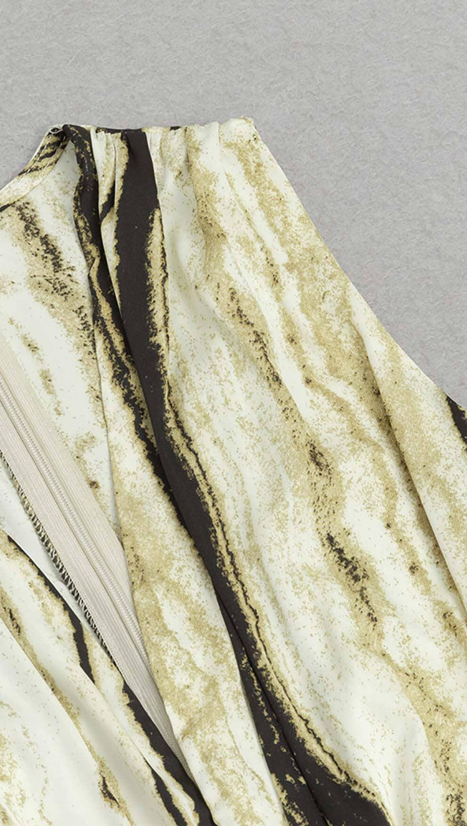 V-NECK SLEEVELESS STRIPE JUNPSUIT