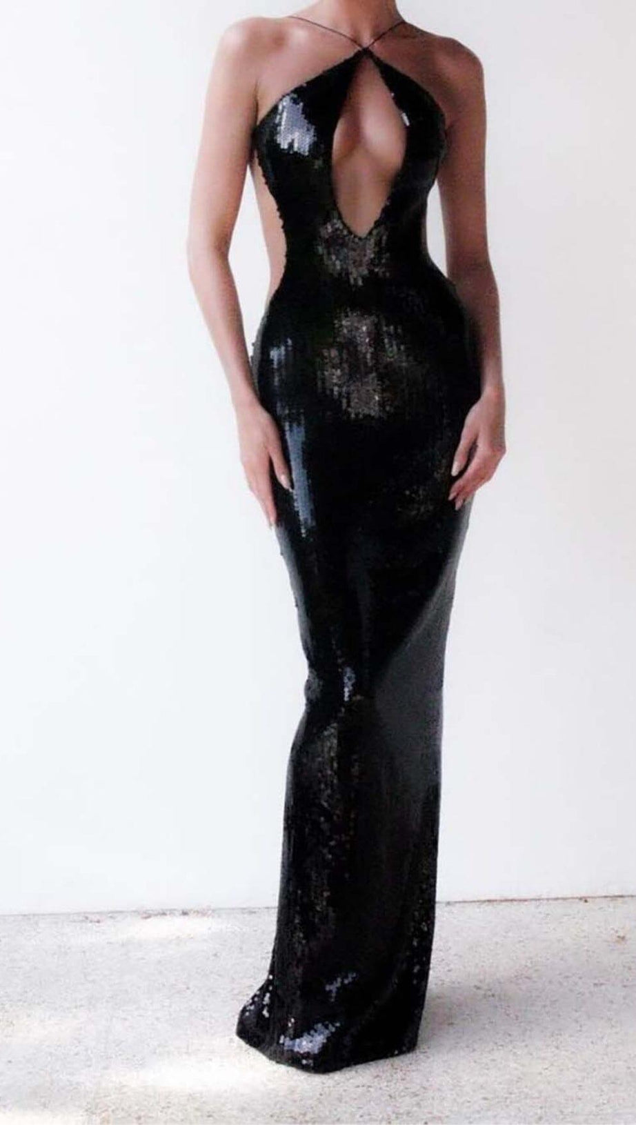 FRONT CUTOUT BACKLESS MAXI DRESS IN BLACK