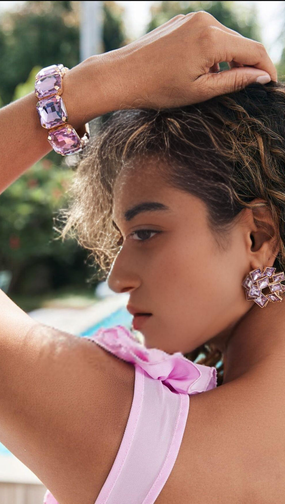 LILA QUADRATISCHES STRASSARMBAND