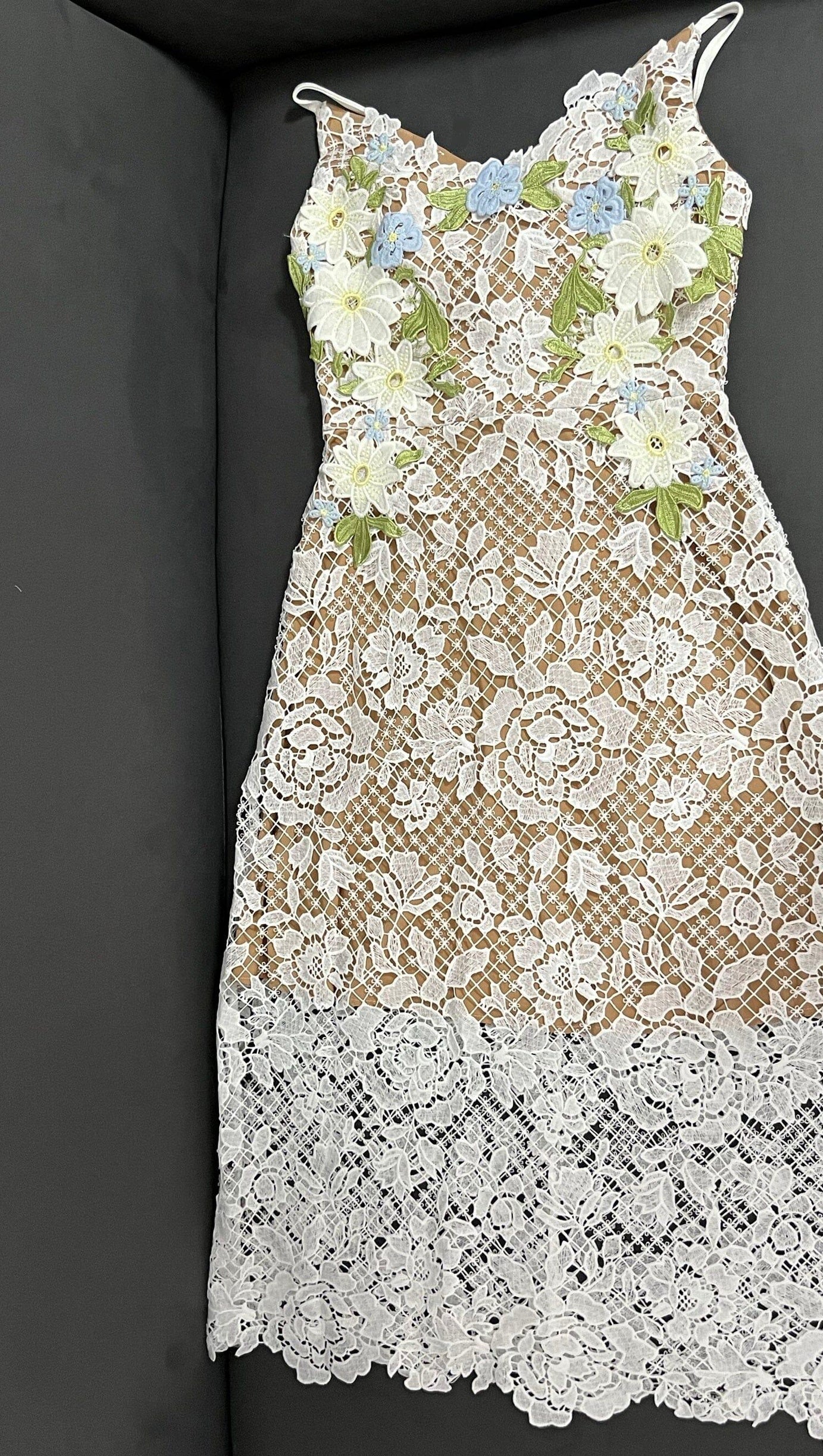 ROSES LACE A-LINE MIDI DRESS IN WHITE