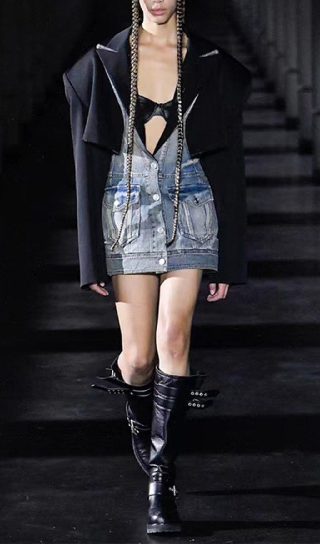 Zweiteiliger Anzug aus Denim mit Patchwork-Kragen