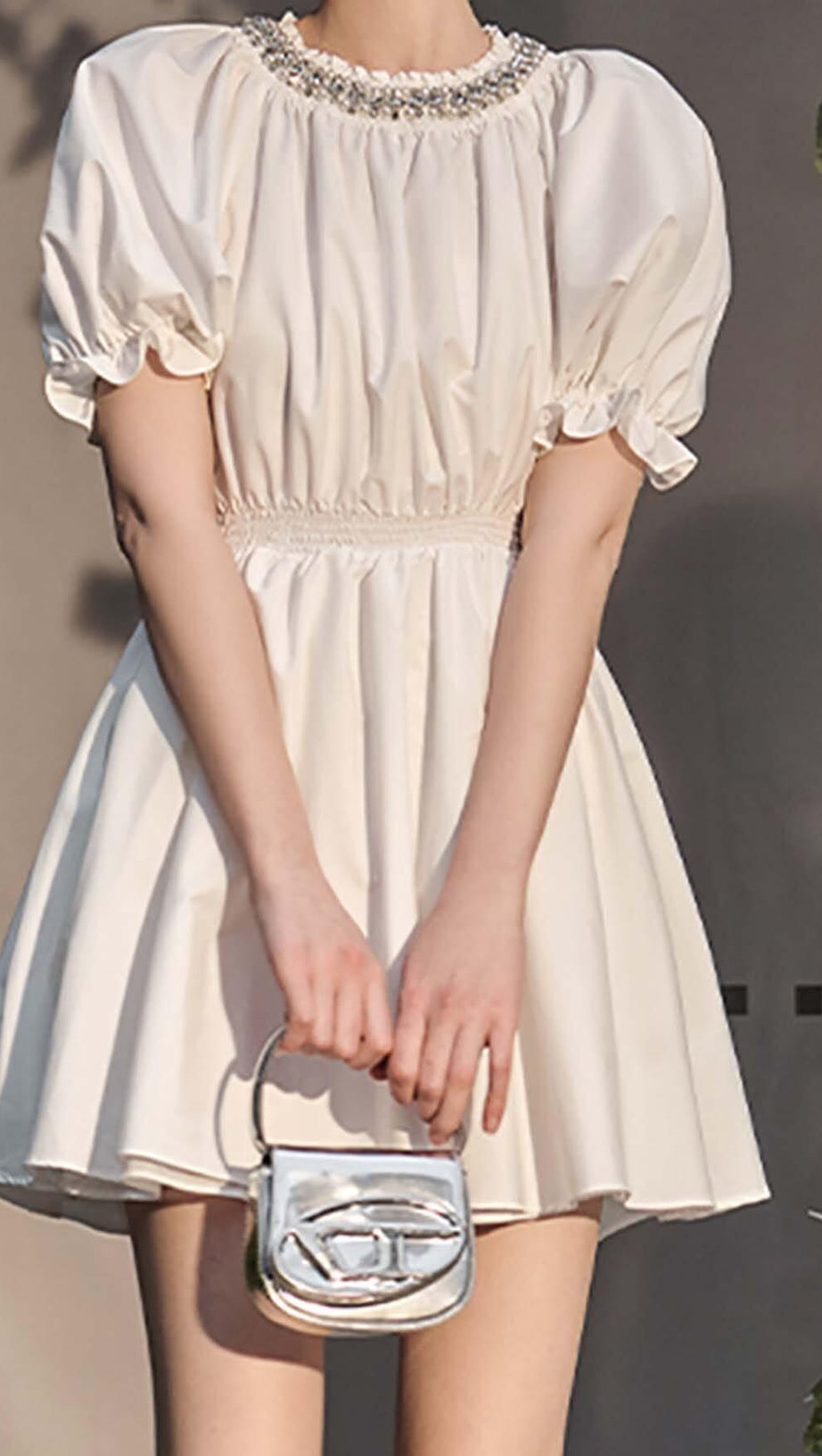 MINI ABITO CON MANICHE A SBUFFO E COLLO IN CRISTALLO