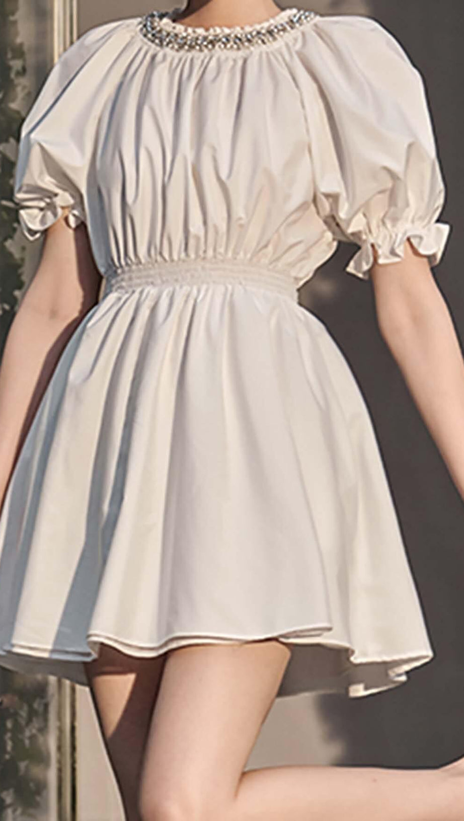 MINI ABITO CON MANICHE A SBUFFO E COLLO IN CRISTALLO
