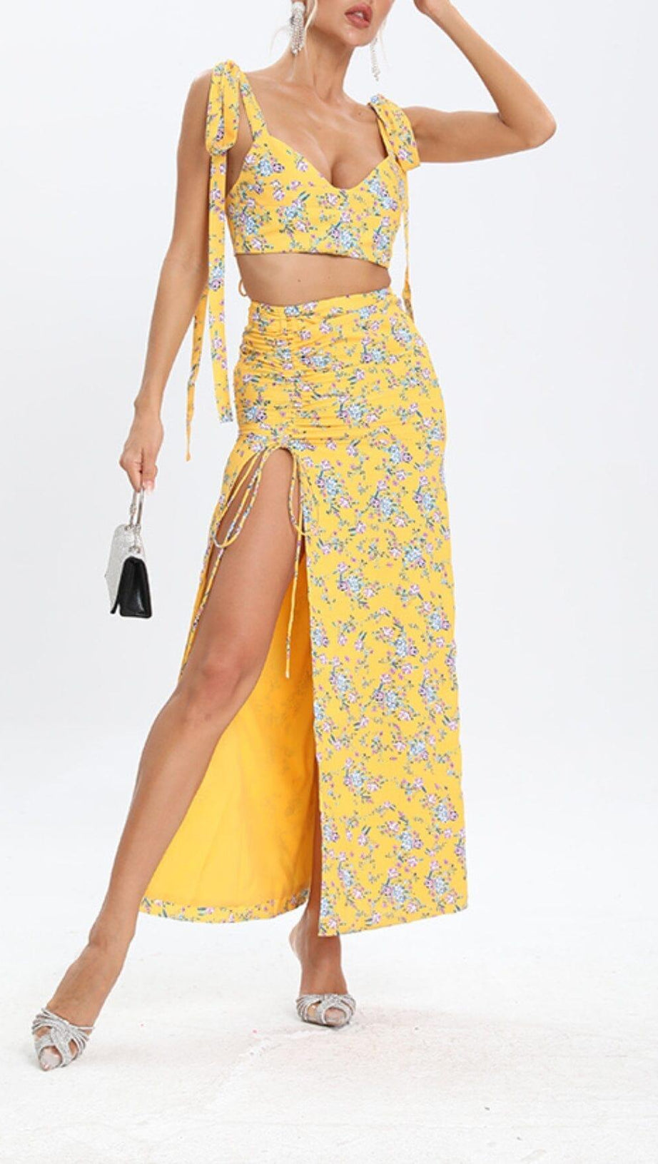 SET DUE PEZZI CON DESIGN FLOREALE IN GIALLO