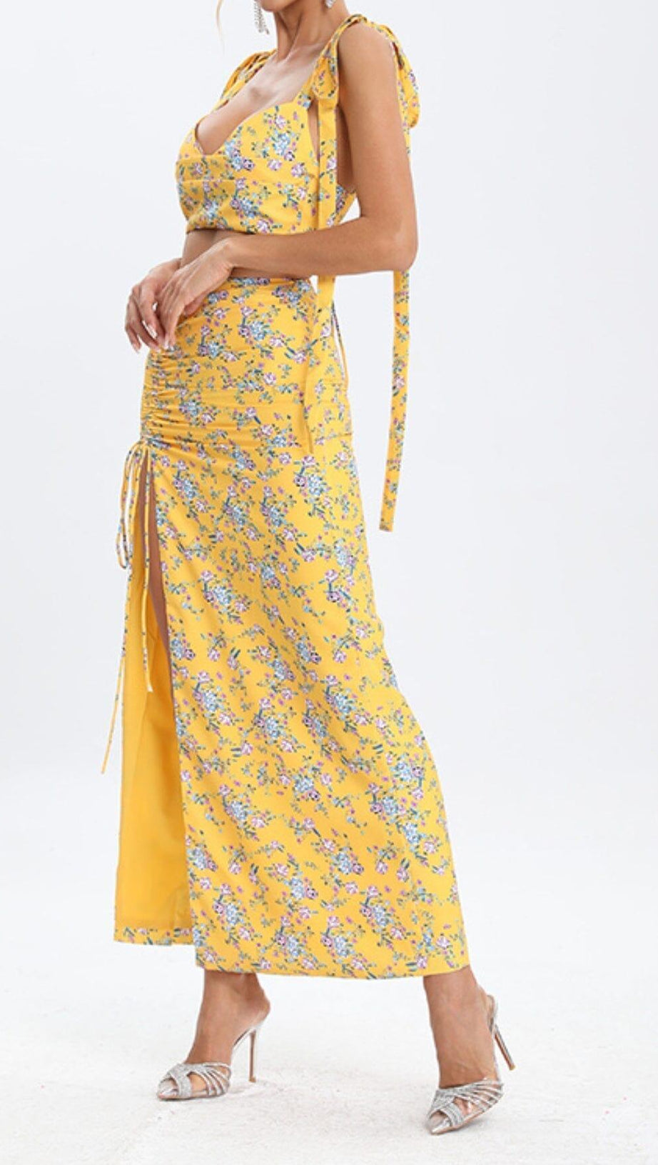 SET DUE PEZZI CON DESIGN FLOREALE IN GIALLO