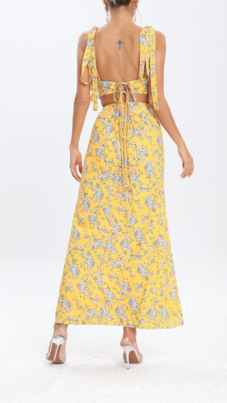 SET DUE PEZZI CON DESIGN FLOREALE IN GIALLO