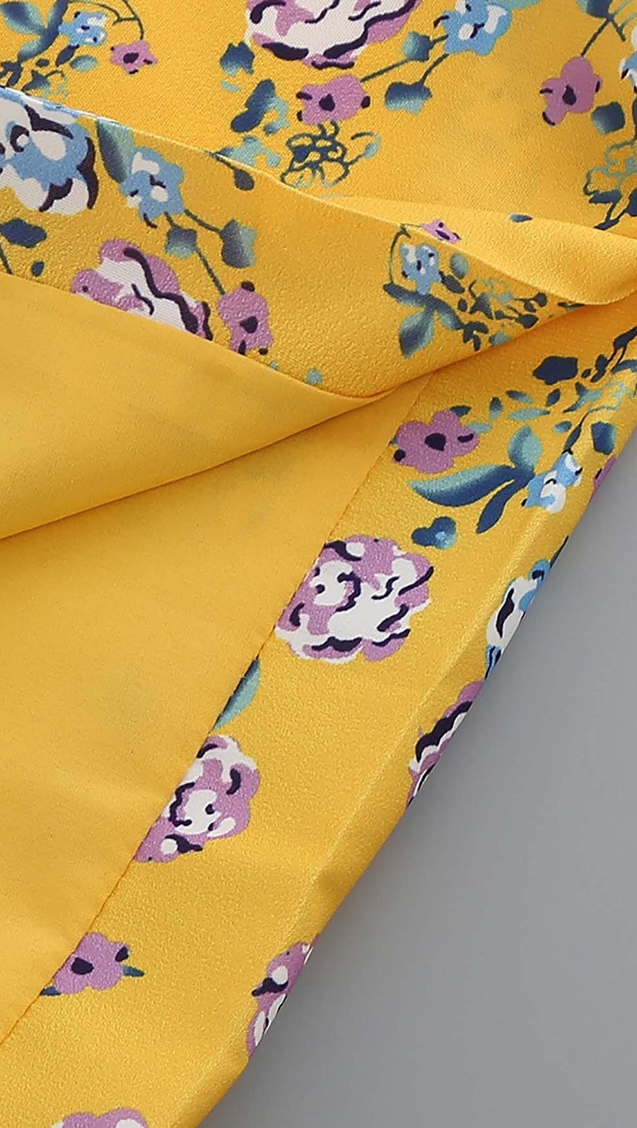 SET DUE PEZZI CON DESIGN FLOREALE IN GIALLO