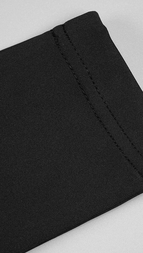 ABITO LUNGO A MANICHE LUNGHE CON DECORAZIONI IN NERO