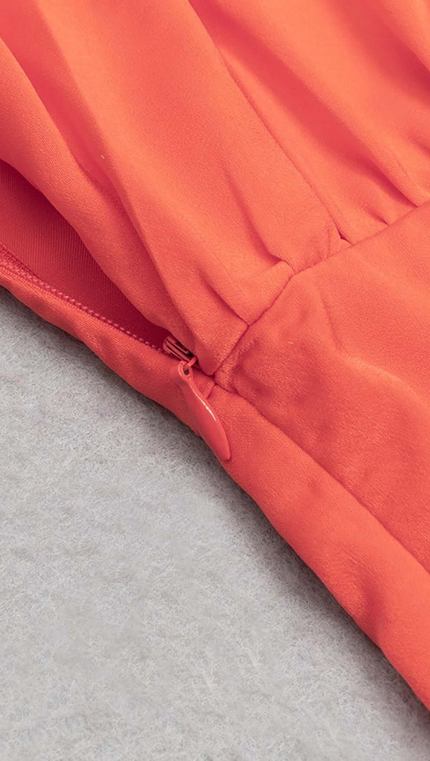 ABITO MIDI IN RASO CON SPALLE SCOPERTE IN ROSSO