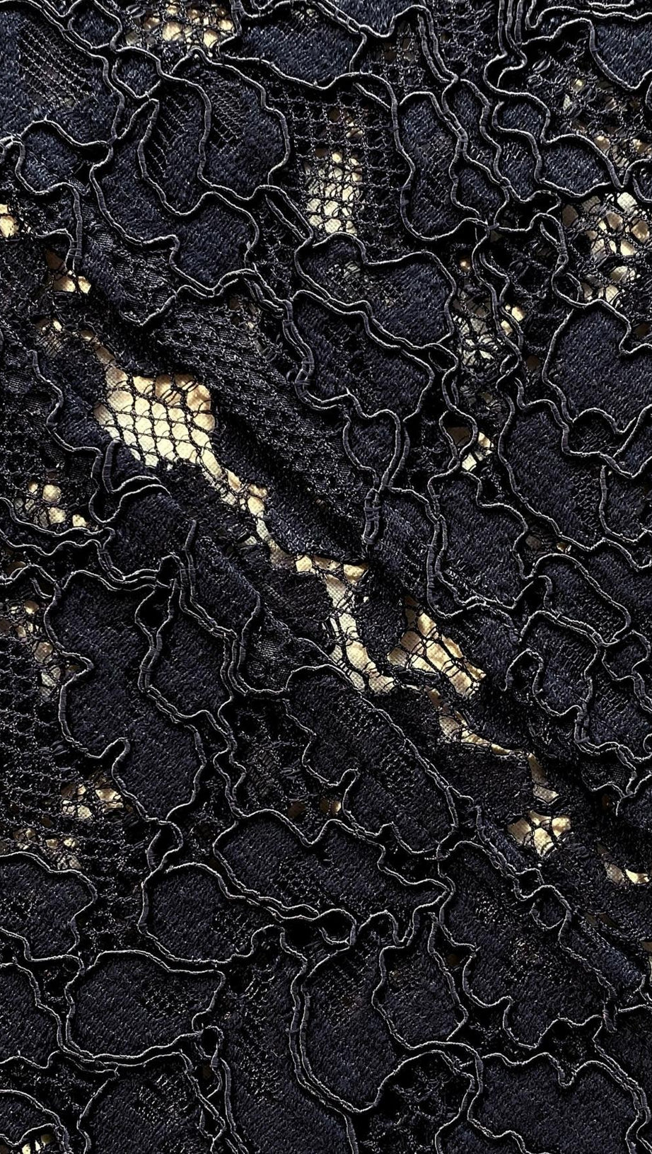 SLEEVELESS LACE MIDI DRESS IN BLACK