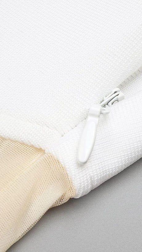 ABITO LUNGO CON INSERTI IN RETE SMERLATA IN BIANCO