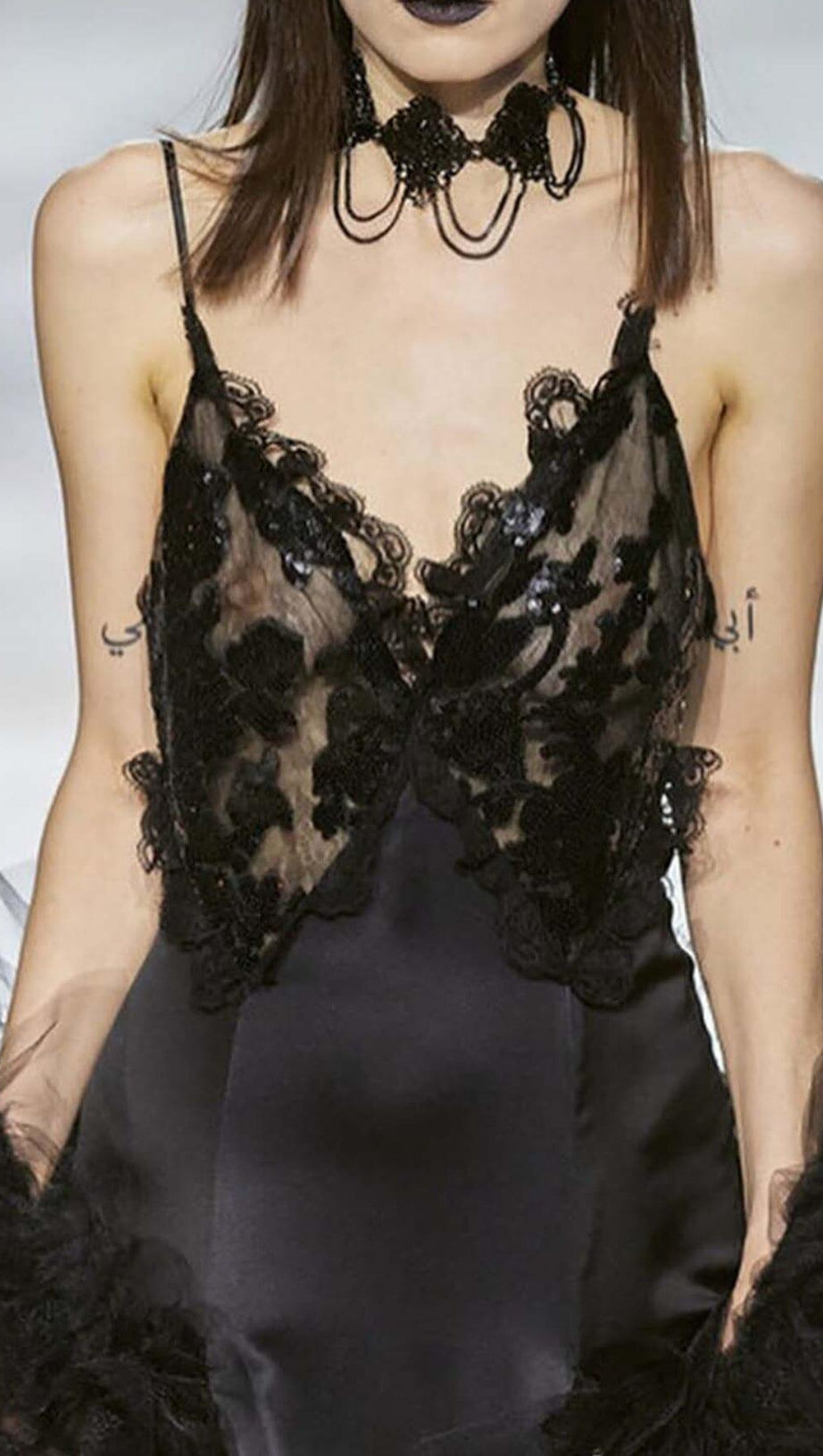 ABITO LUNGO IN PIZZO CON PAILLETTES NERO