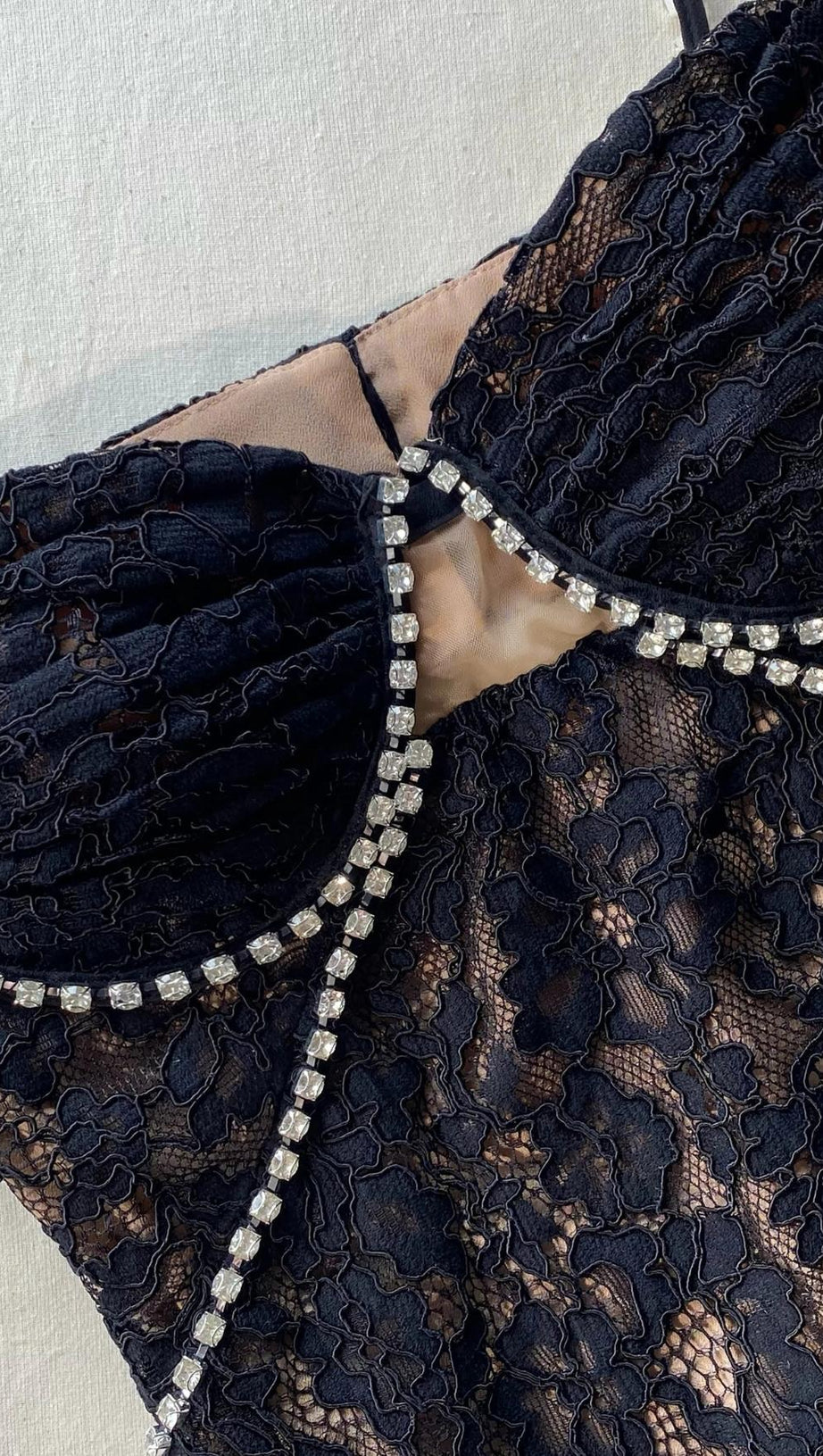 SLEEVELESS LACE MIDI DRESS IN BLACK