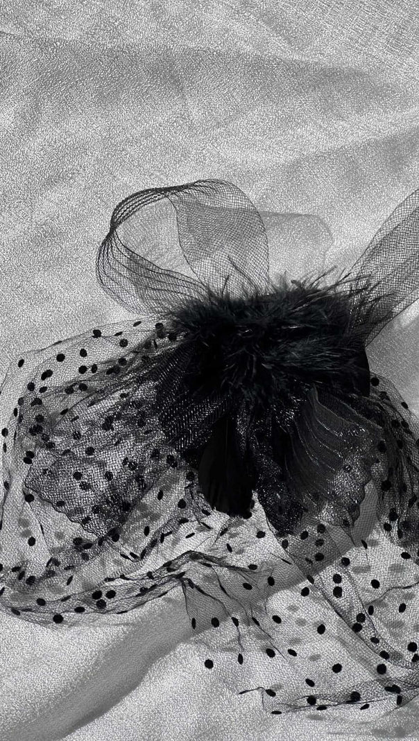 AIIZIE VLAD FEATHER MESH COCKTAIL HAT IN BLACK - product image