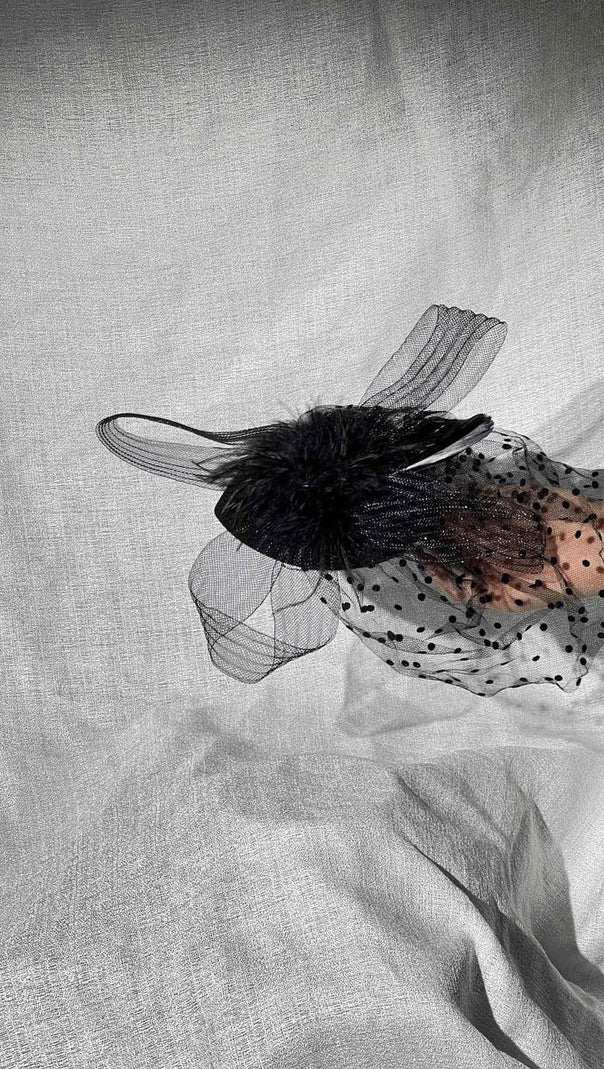 AIIZIE VLAD FEATHER MESH COCKTAIL HAT IN BLACK - product image