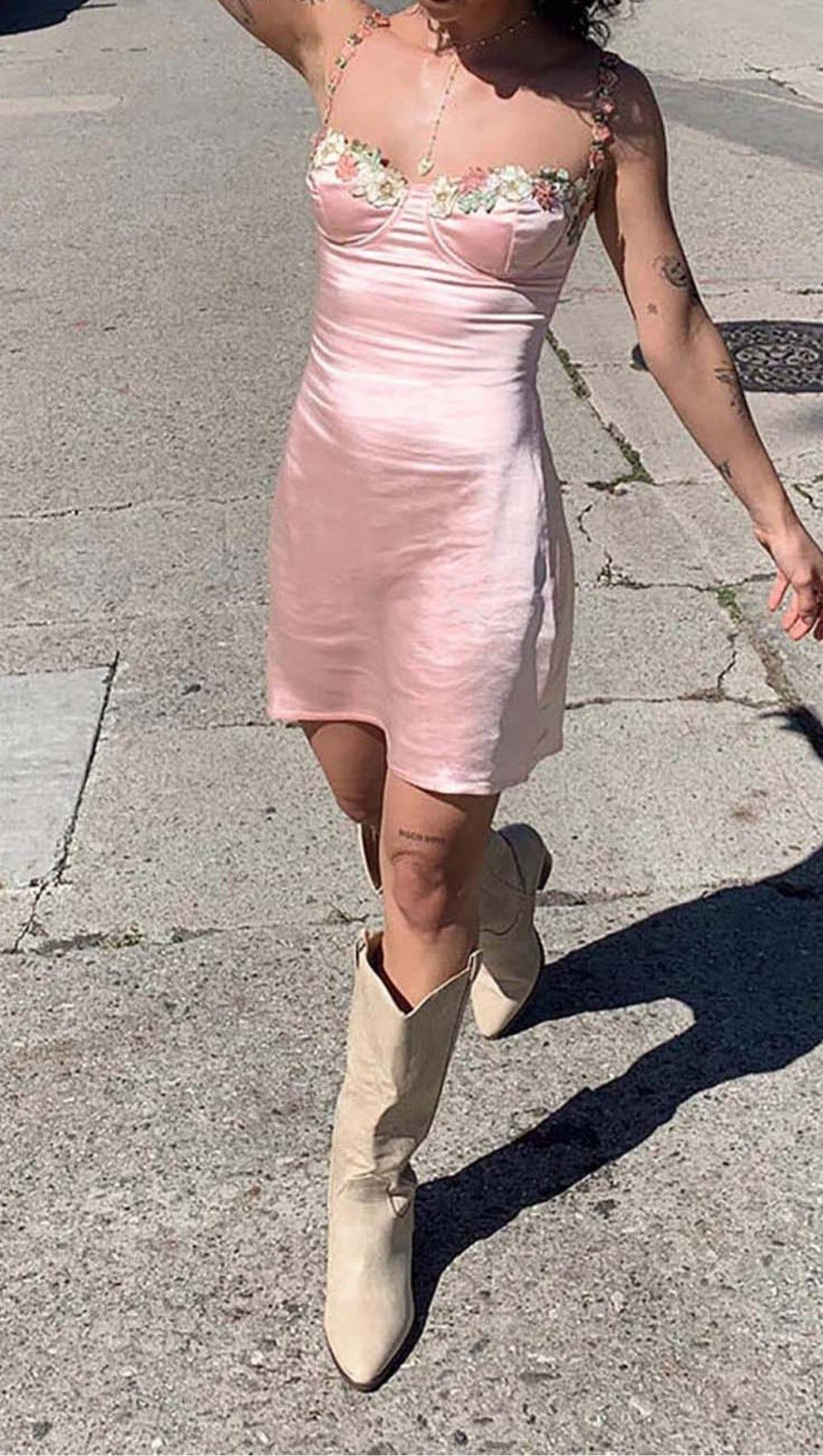 MINI ABITO IN RASO CON SPALLINE FLOREALI