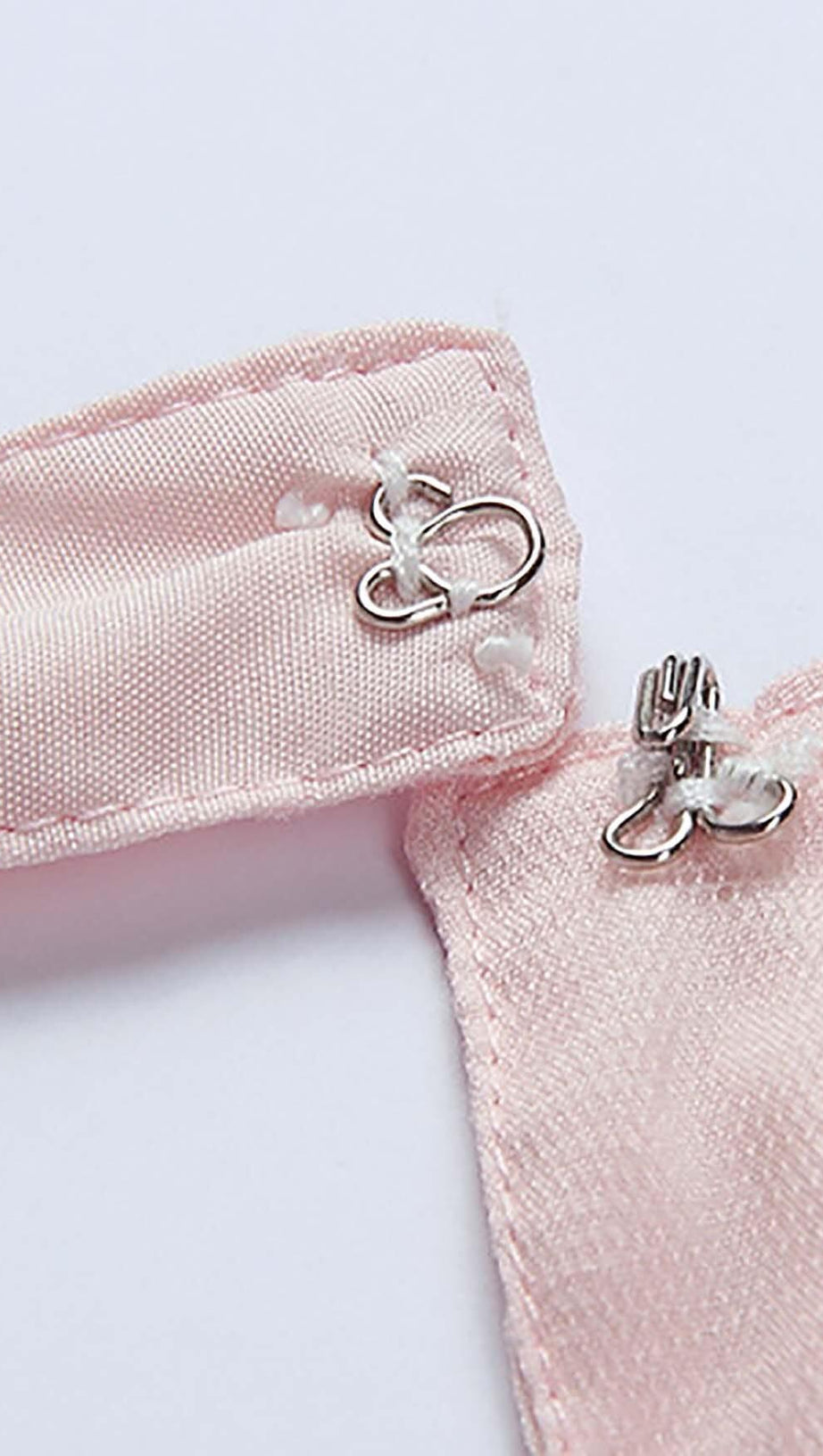 MINI ABITO CON PAILLETTES ROSA E SCOLLO A V