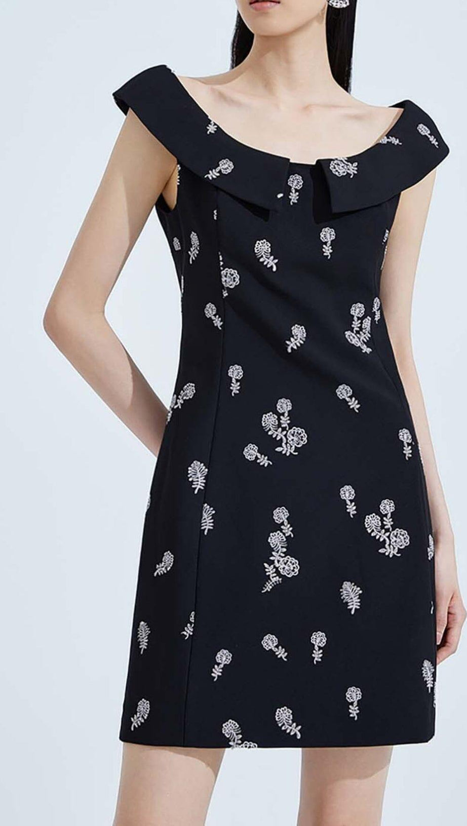 SLEEVELESS EMBROIDERED MINI DRESS IN BLACK