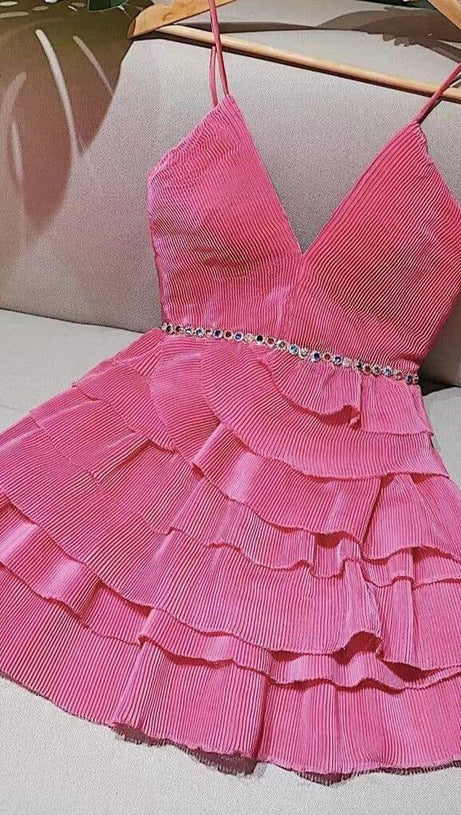 STUFEN-MINIKLEID MIT SPAGHETTI-TRÄGERN IN PINK