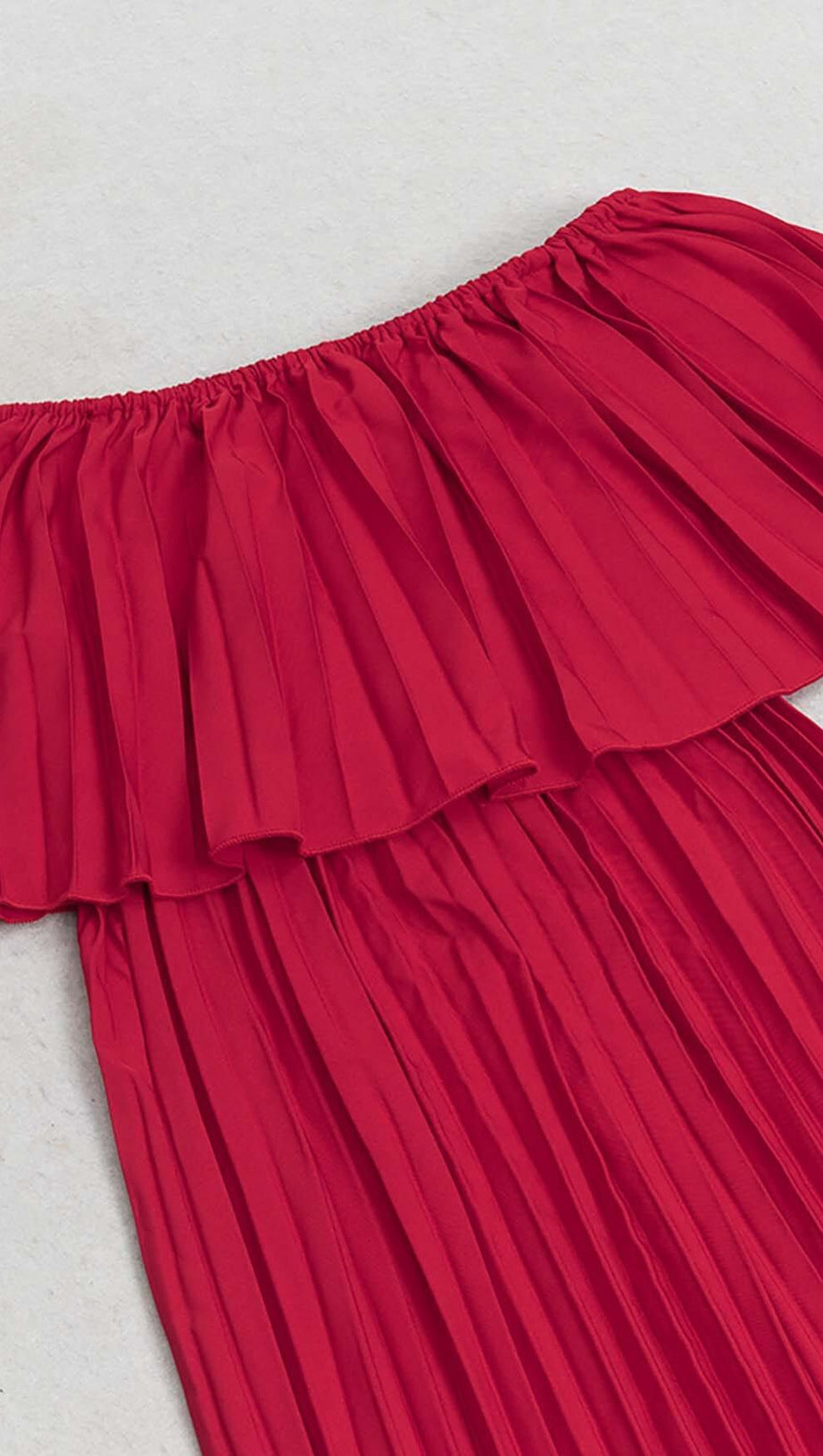 TRÄGERLOSES PLISSIERTES MAXIKLEID IN ROT