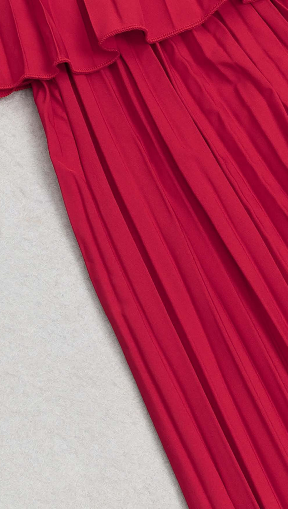 TRÄGERLOSES PLISSIERTES MAXIKLEID IN ROT