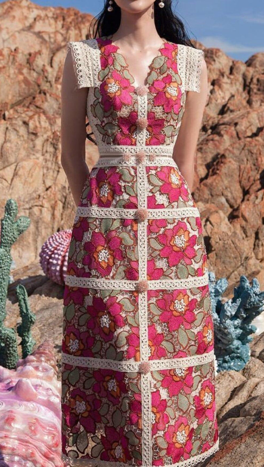EMBROIDERY FLOWER BODYCON MIDI DRESS IN RED