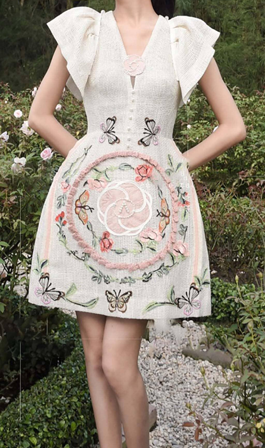 MIDIKLEID MIT V-AUSSCHNITT UND STICKEREI IN WEISS