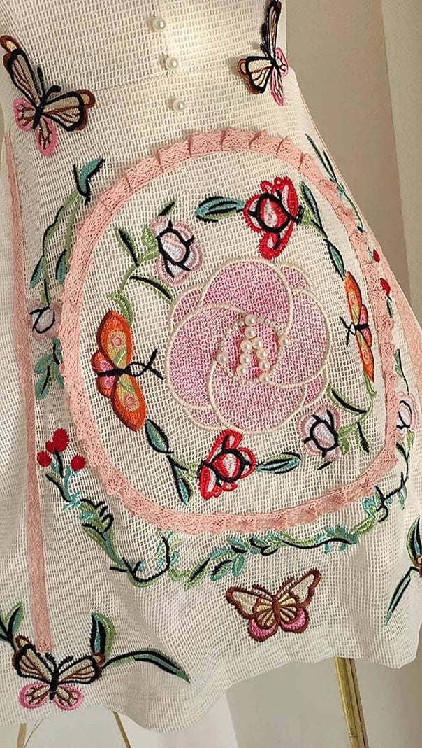 AIIZIE EMBROIDERY V-NECK MIDI DRESS IN WHITE - product image