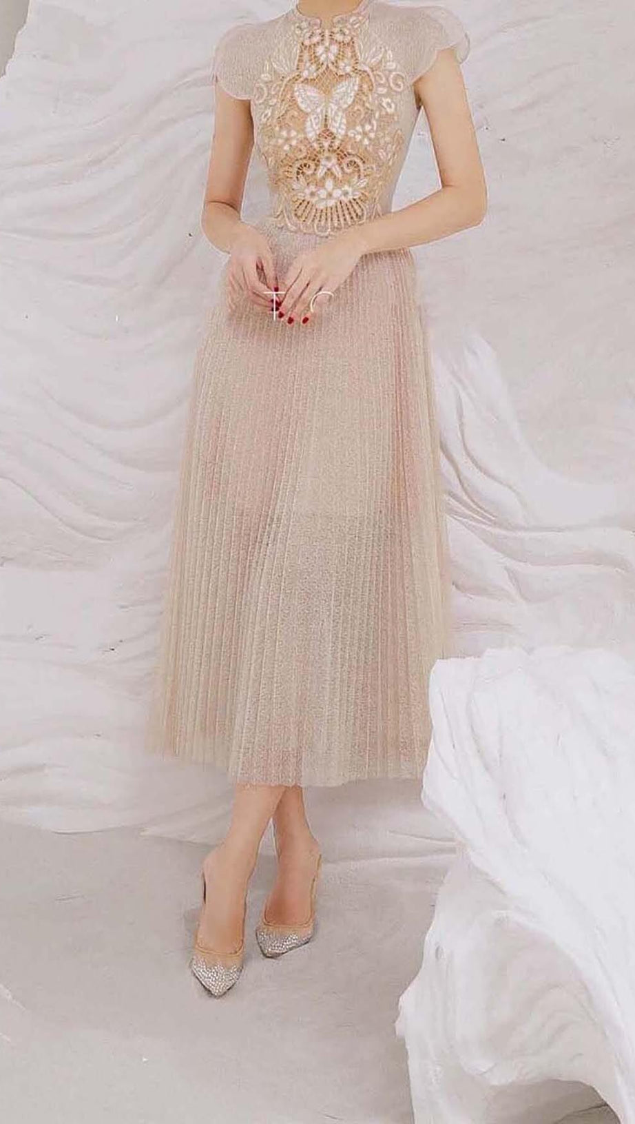 PLEATED EMBROIDERY MIDI DRESS IN BEIGE