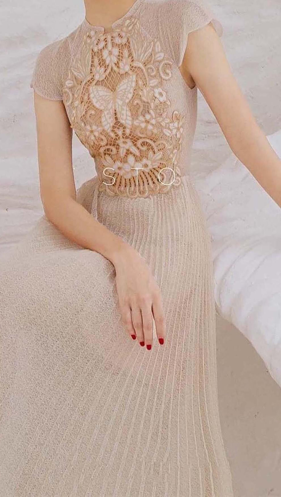 PLEATED EMBROIDERY MIDI DRESS IN BEIGE