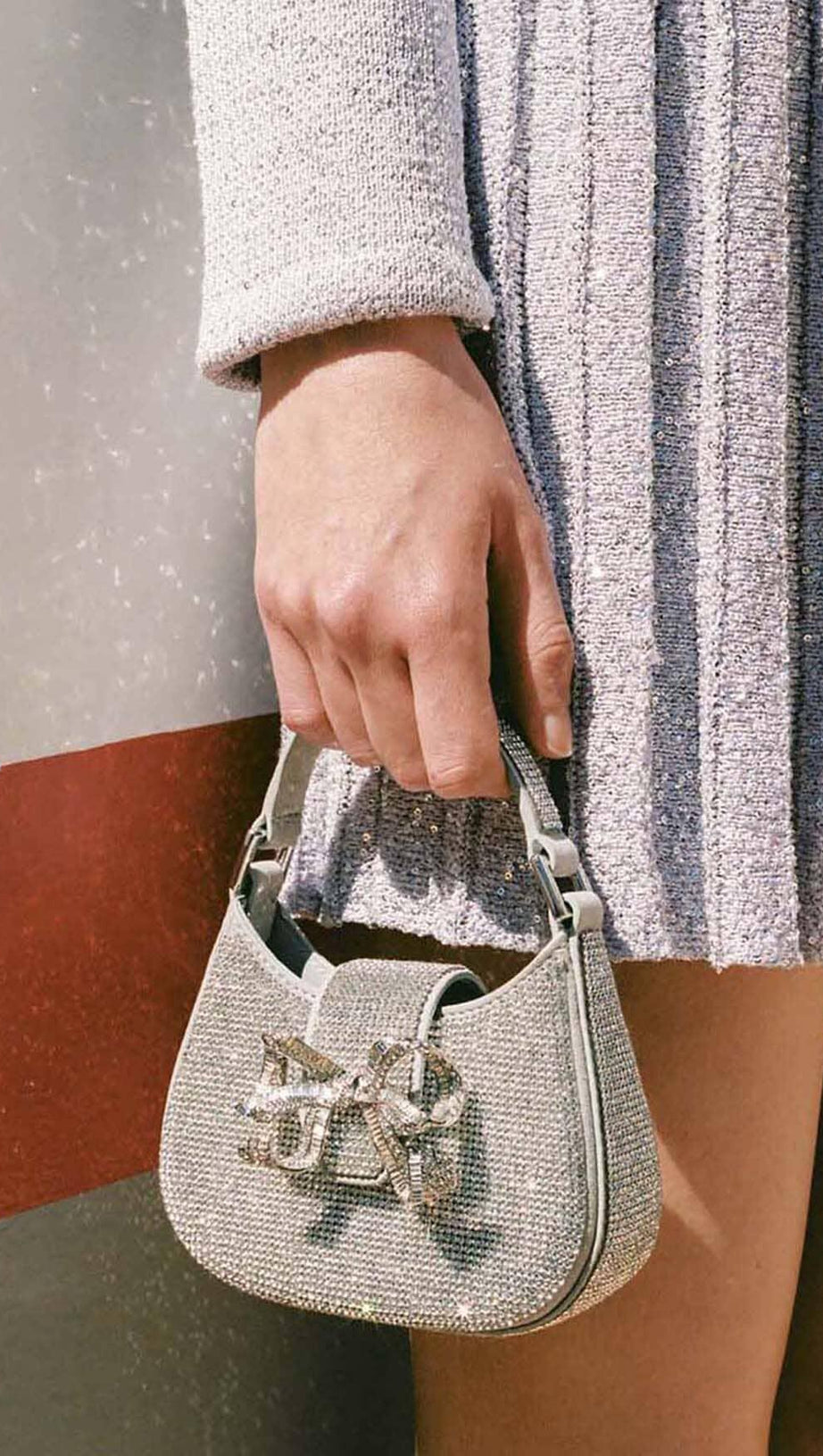 Zweiteiliges Set mit Pailletten und Plissee in Lila