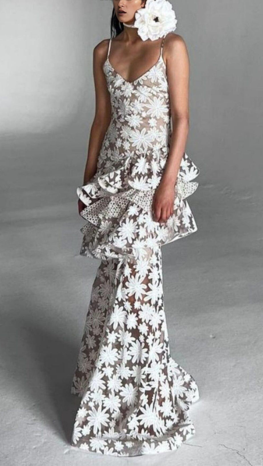 SLEEVELESS FLORAL TIERED LACE MAXI DRESS