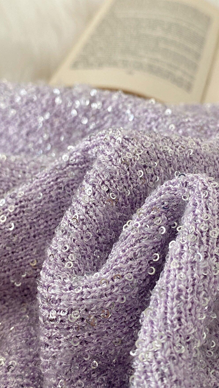 Zweiteiliges Set mit Pailletten und Plissee in Lila