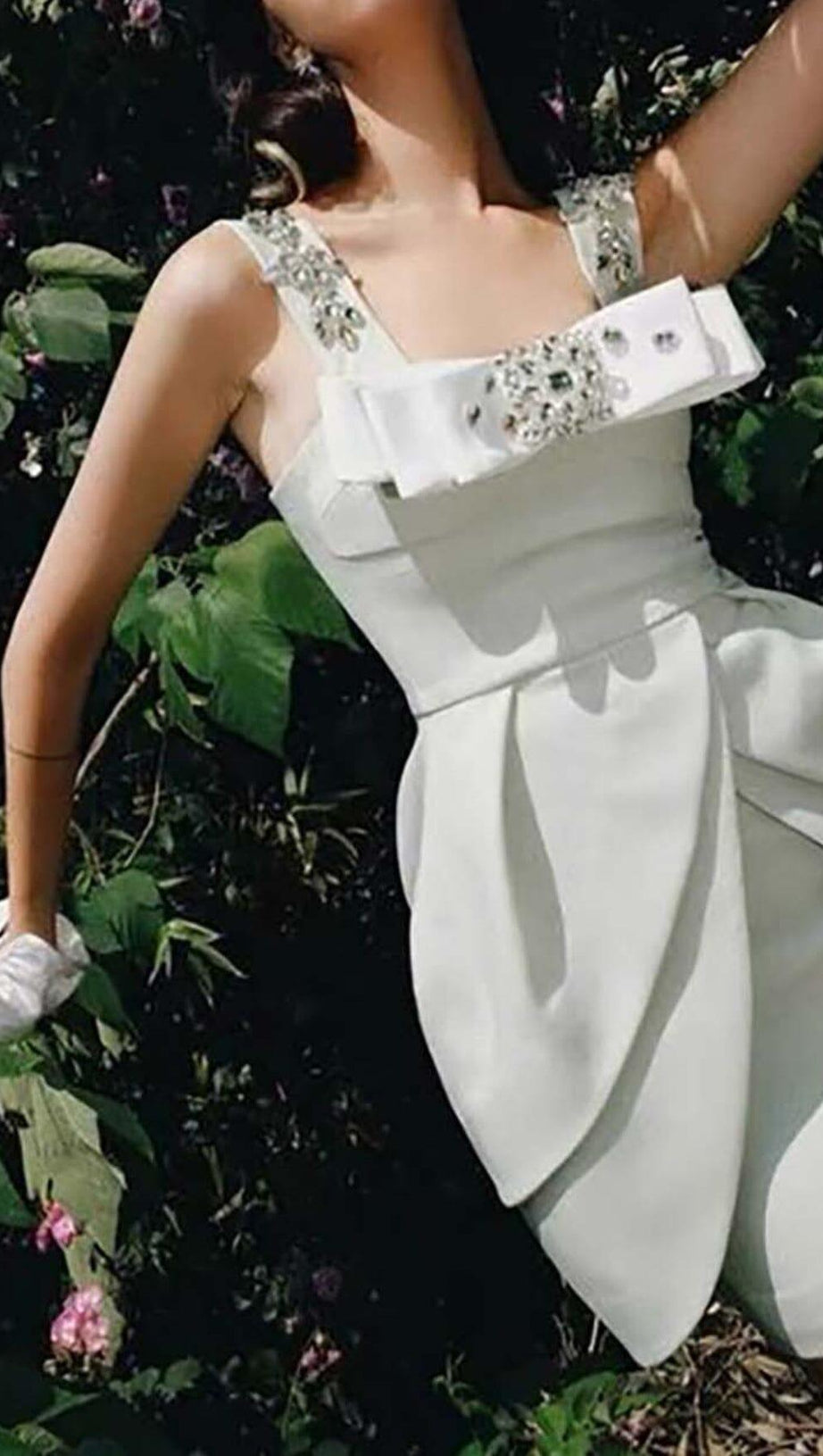 MINIKLEID MIT KRISTALL-TRÄGERN IN MINZ