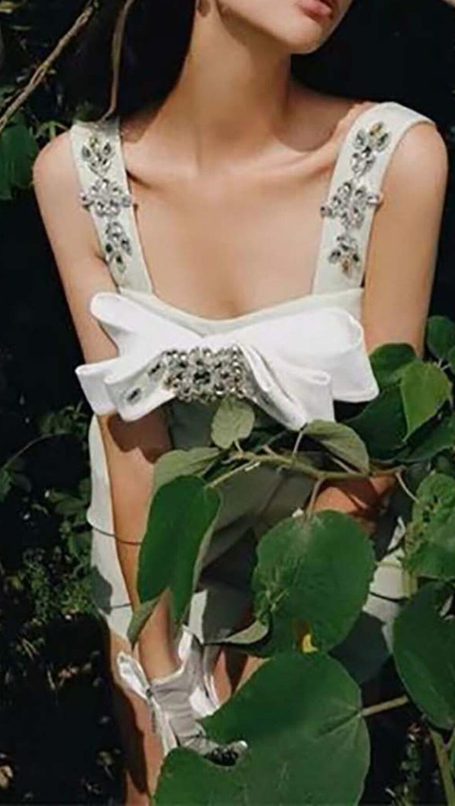 MINIKLEID MIT KRISTALL-TRÄGERN IN MINZ