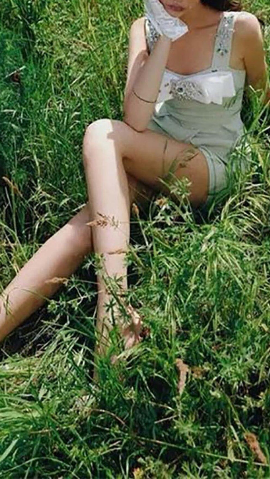 MINIKLEID MIT KRISTALL-TRÄGERN IN MINZ