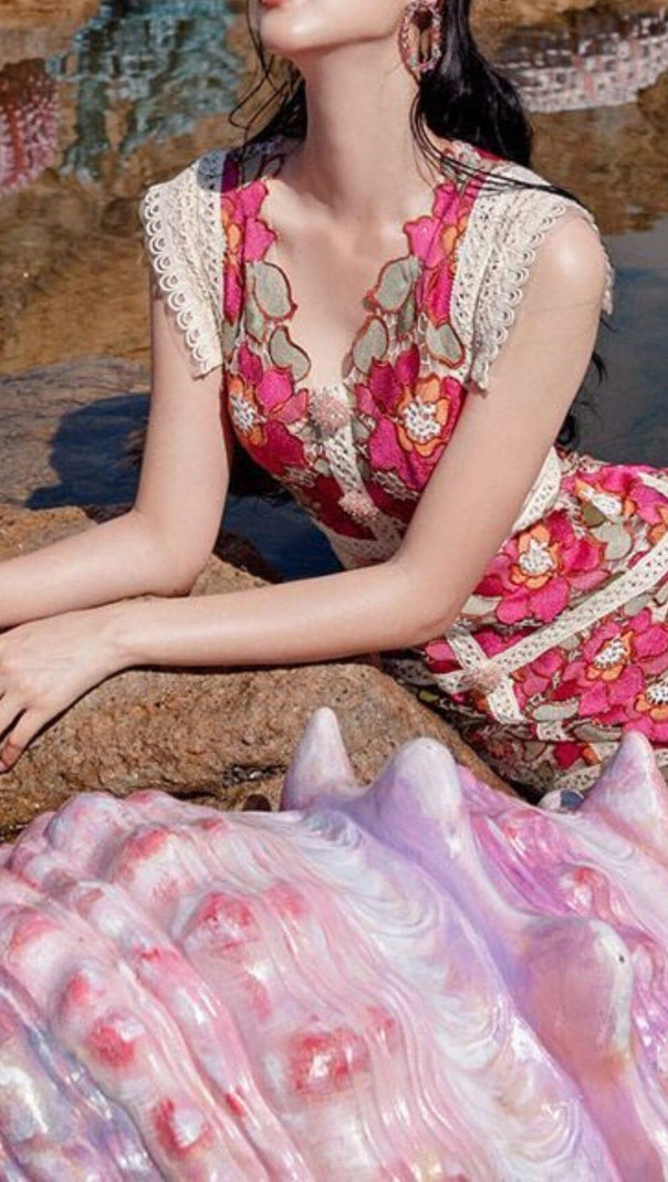 AIIZIE EMBROIDERY FLOWER MIDI DRESS IN RED - product image