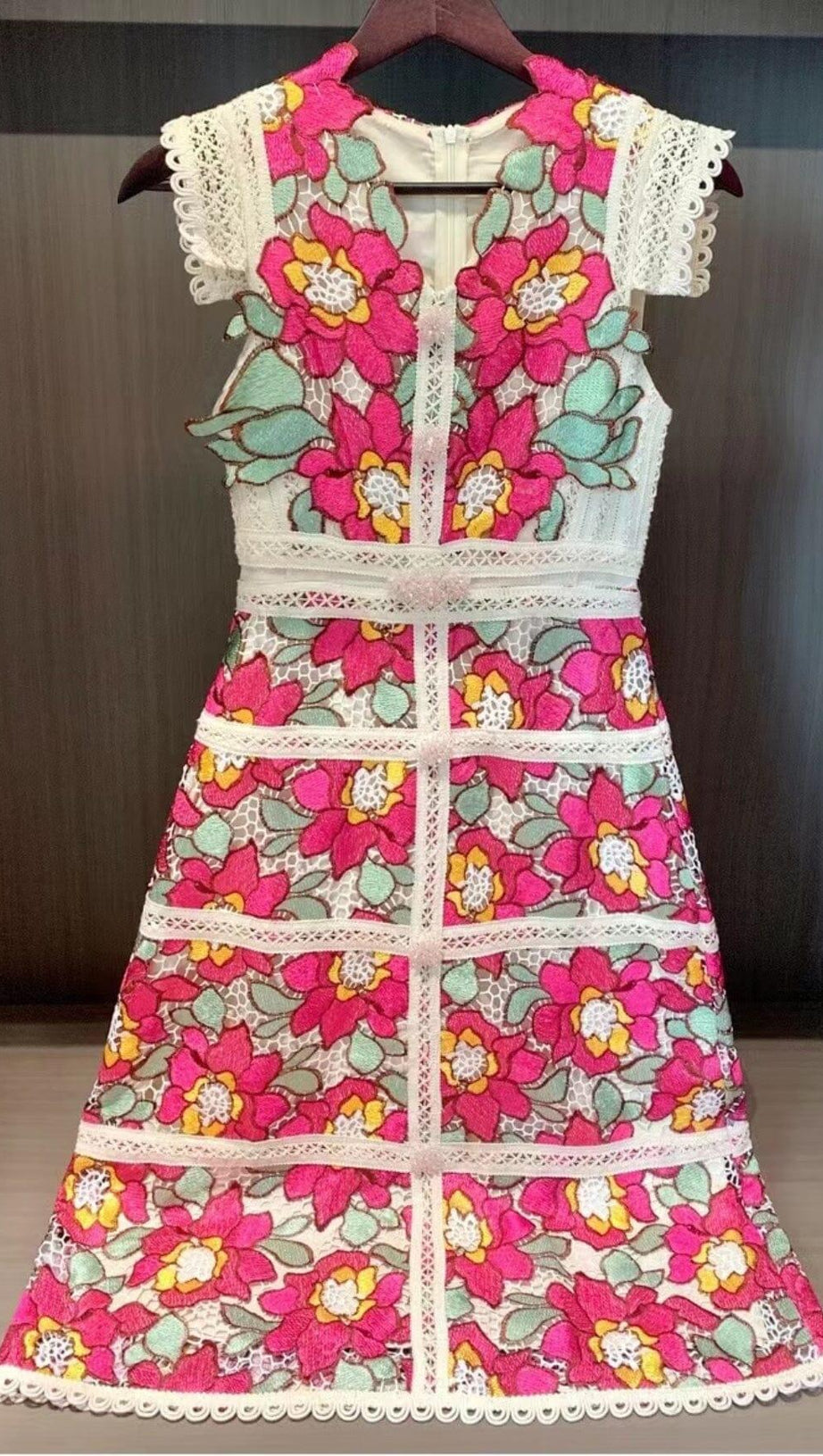 EMBROIDERY FLOWER MIDI DRESS IN RED